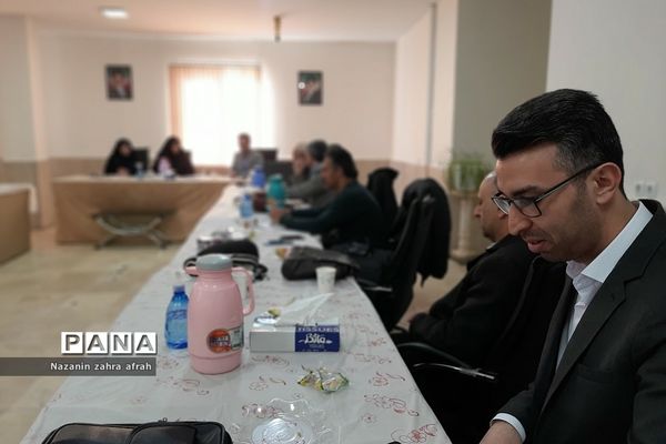 برگزاری نشست هم‌اندیشی مدیران متوسطه دوم در آموزش و پرورش رودهن