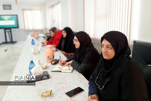 برگزاری نشست هم‌اندیشی مدیران متوسطه دوم در آموزش و پرورش رودهن