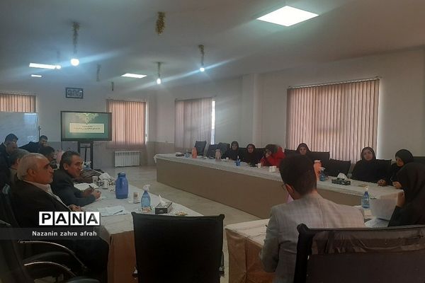 برگزاری نشست هم‌اندیشی مدیران متوسطه دوم در آموزش و پرورش رودهن