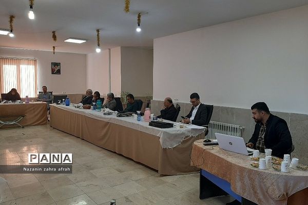 برگزاری نشست هم‌اندیشی مدیران متوسطه دوم در آموزش و پرورش رودهن