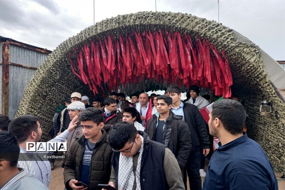 بازدید دانش‌آموزان منطقه ۱۳ از یادمان فتح‌المبین