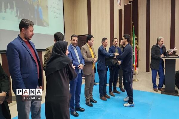 همایش تقدیر از رابطین سلامت و مربیان تربیت‌بدنی ناحیه یک بهارستان