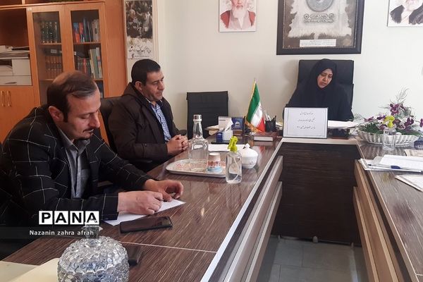 نشست کیفیت‌بخشی آموزشی و پرورشی مدارس متوسطه اول در رودهن 