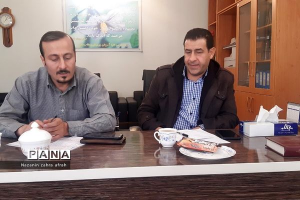 نشست کیفیت‌بخشی آموزشی و پرورشی مدارس متوسطه اول در رودهن 