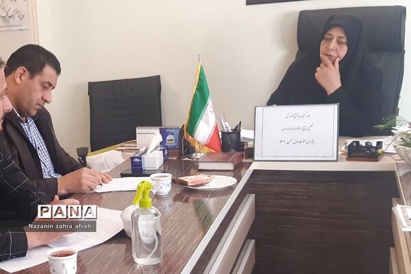 نشست کیفیت‌بخشی آموزشی و پرورشی مدارس متوسطه اول در رودهن 