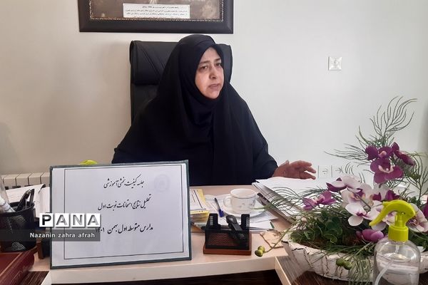 نشست کیفیت‌بخشی آموزشی و پرورشی مدارس متوسطه اول در رودهن 