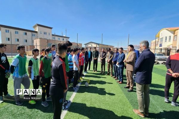 افتتاح زمین‌ چمن و بازدید از پروژه‌های ورزشی ناحیه یک بهارستان