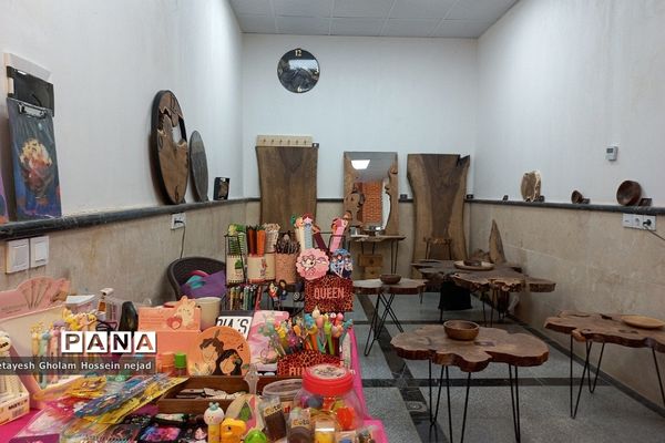 افتتاحیه  نمایشگاه صنایع دستی و عفاف و حجاب در شهرستان  قرچک