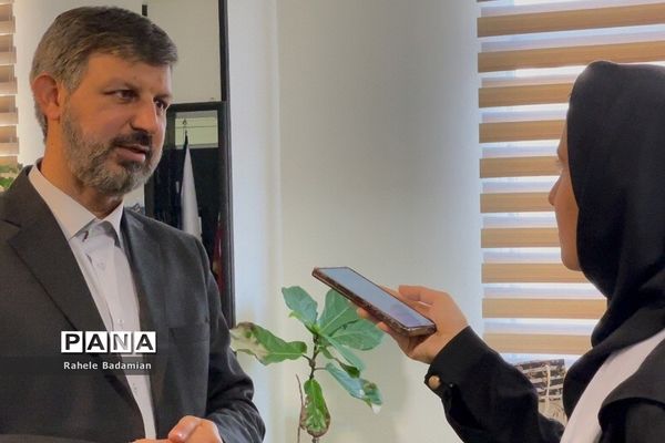 اجرا سرود دانش‌آموزان کانون فرهنگی تربیتی سمیه شهرری در وزارت آموزش و پرورش