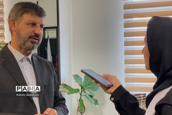 اجرا سرود دانش‌آموزان کانون فرهنگی تربیتی سمیه شهرری در وزارت آموزش و پرورش