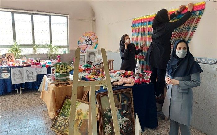 هدف نمایشگاه «دستان پرتوان دختران سرزمین من»، به تصویرکشیدن هنرهای دختران این منطقه است