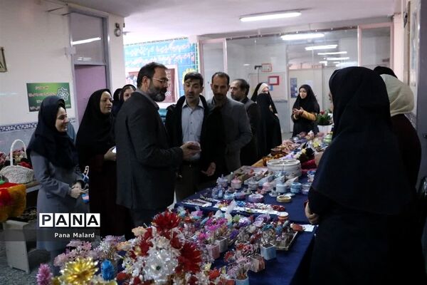 دومین روز نمایشگاه دستان پرتوان دختران سرزمین من در ملارد