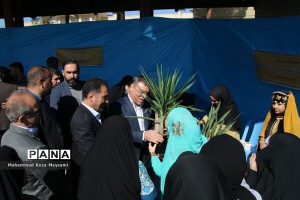 برپایی بازارچه خیریه توسط انجمن‌های اولیا و مربیان استان سمنان