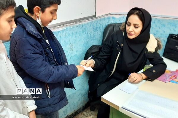 فعالیت‌های کتابخوانی در دبستان ارشاد رودهن