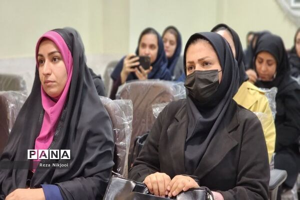 برگزاری کارگاه توانمندسازی آموزگاران مدارس غیردولتی در ناحیه‌ یک‌ بهارستان