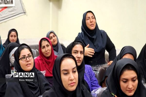 برگزاری کارگاه توانمندسازی آموزگاران مدارس غیردولتی در ناحیه‌ یک‌ بهارستان