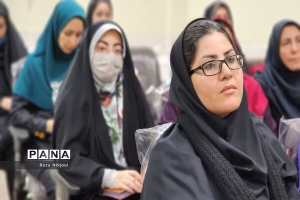 برگزاری کارگاه توانمندسازی آموزگاران مدارس غیردولتی در ناحیه‌ یک‌ بهارستان