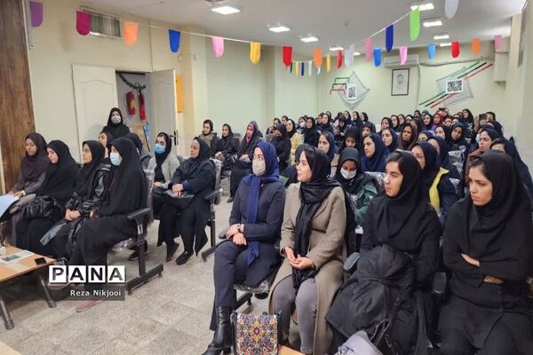برگزاری کارگاه توانمندسازی آموزگاران مدارس غیردولتی در ناحیه‌ یک‌ بهارستان