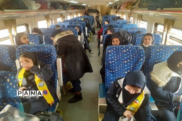 اعزام دانش‌آموزان دختر البرزی به اردوی زیارت اولی مشهد مقدس
