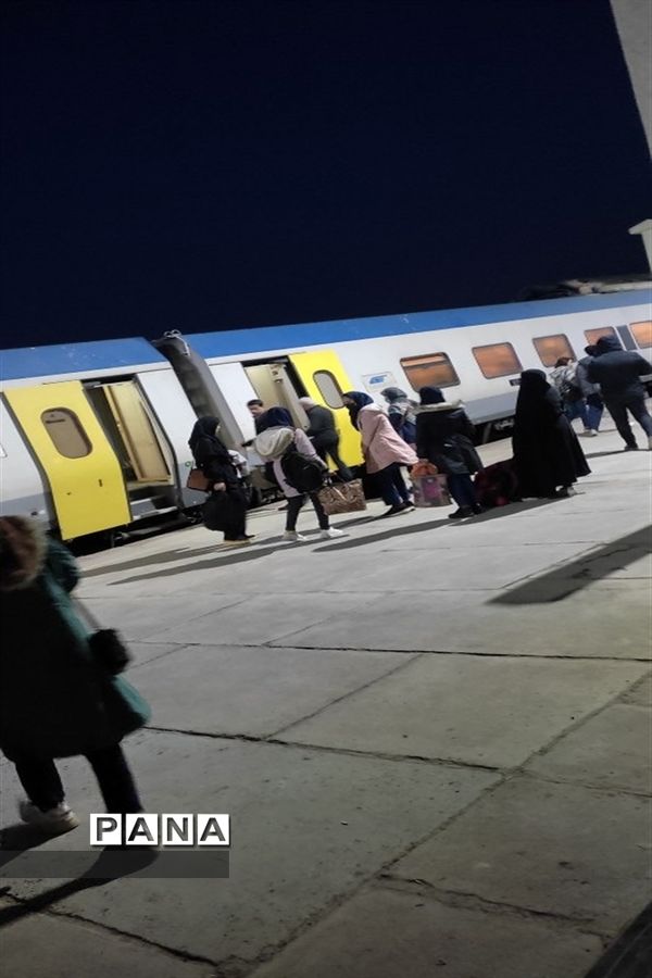 اعزام دانش‌آموزان دختر البرزی به اردوی زیارت اولی مشهد مقدس