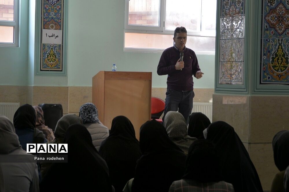 برگزاری جلسات آموزش خانواده مرتبط با پیشگیری از اعتیاد در مدارس متوسطه پسرانه  رودهن
