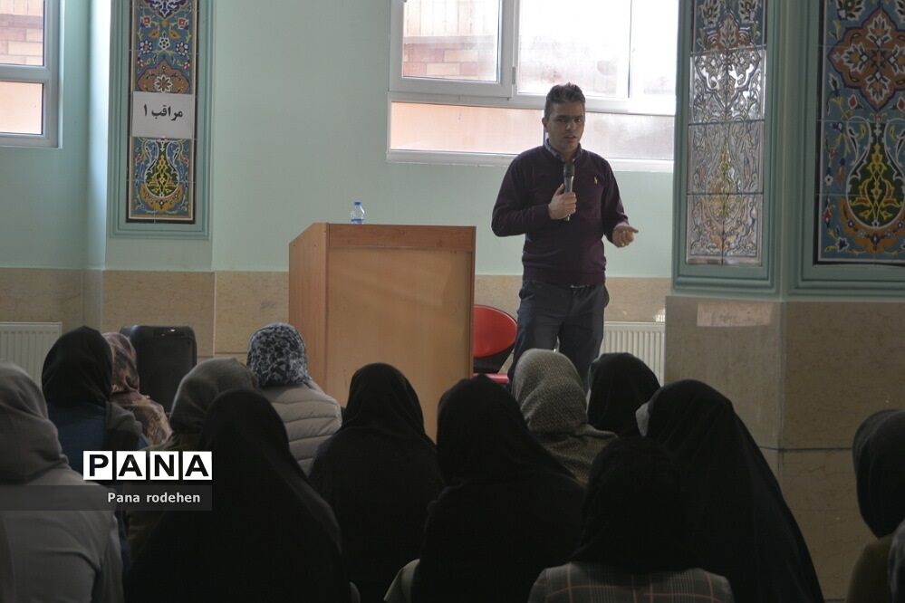 برگزاری جلسات آموزش خانواده مرتبط با پیشگیری از اعتیاد در مدارس متوسطه پسرانه  رودهن