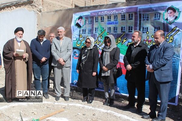 آیین کلنگ‌زنی مدرسه شش کلاسه در بهارستان دو
