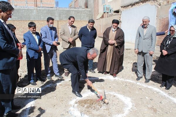 آیین کلنگ‌زنی مدرسه شش کلاسه در بهارستان دو