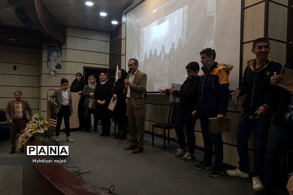 تقدیر از دانش‌آموزان برگزیده و فعال دبیرستان شهید بهشتی رودهن