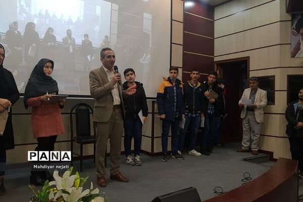 تقدیر از دانش‌آموزان برگزیده و فعال دبیرستان شهید بهشتی رودهن