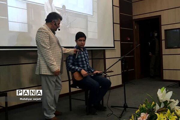 تقدیر از دانش‌آموزان برگزیده و فعال دبیرستان شهید بهشتی رودهن