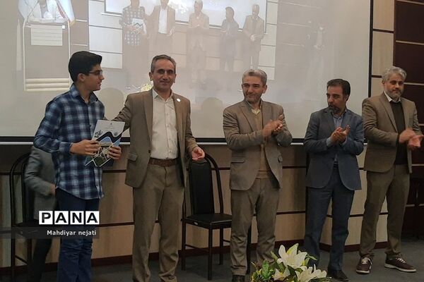 تقدیر از دانش‌آموزان برگزیده و فعال دبیرستان شهید بهشتی رودهن