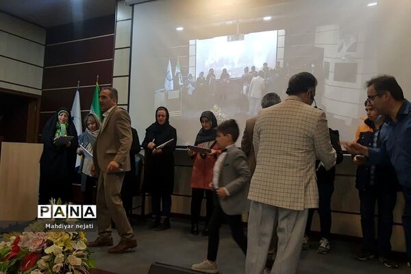 تقدیر از دانش‌آموزان برگزیده و فعال دبیرستان شهید بهشتی رودهن