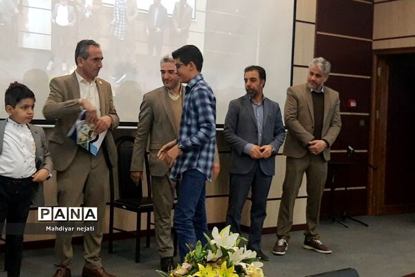تقدیر از دانش‌آموزان برگزیده و فعال دبیرستان شهید بهشتی رودهن
