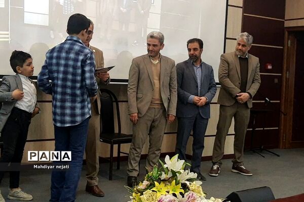تقدیر از دانش‌آموزان برگزیده و فعال دبیرستان شهید بهشتی رودهن