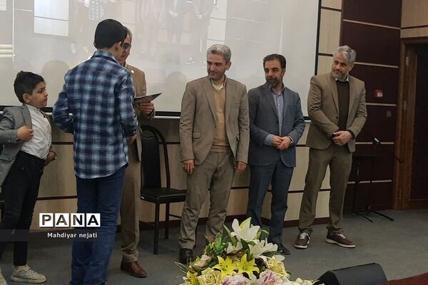 تقدیر از دانش‌آموزان برگزیده و فعال دبیرستان شهید بهشتی رودهن