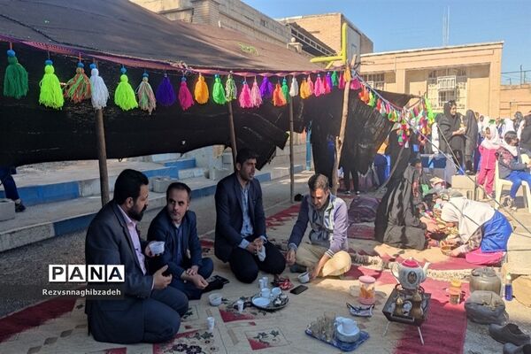 برپایی بازارچه کسب و کار دانش‌آموزی در آموزشگاه فضیلت شوشتر