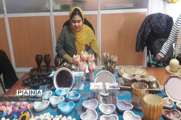 برگزاری نمایشگاه فروش صنایع‌دستی دانش‌آموزان در اداره فرهنگ و ارشاد