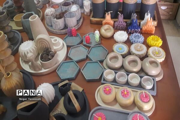 برگزاری نمایشگاه فروش صنایع‌دستی دانش‌آموزان در اداره فرهنگ و ارشاد