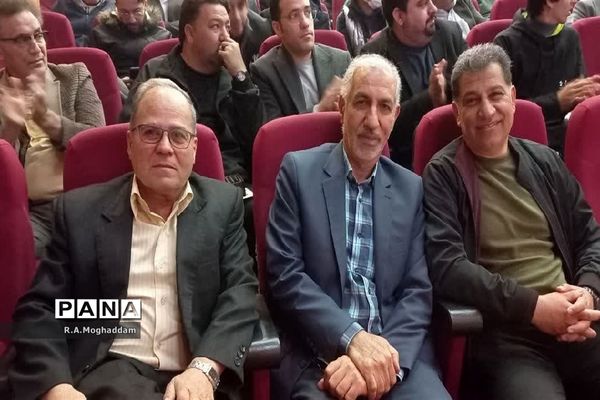 تجلیل از معلمان و دانش‌آموزان برگزیده مسابقات ورزشی