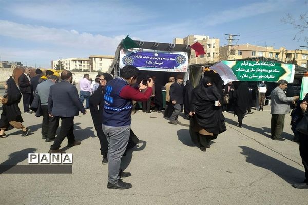 پرچم گردانی در نماز جمعه ملارد