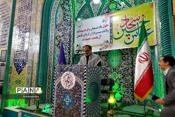 حضور پاسداران در نماز جمعه به مناسبت روز پاسدار