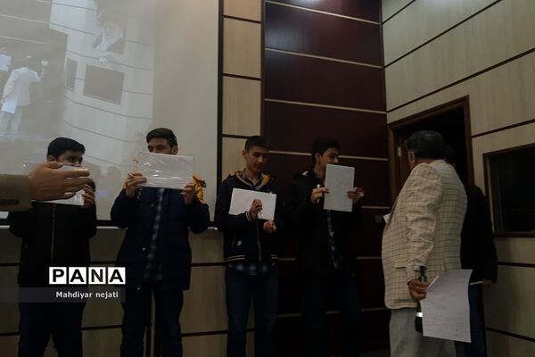 برگزاری نشست‌هایی صمیمانه با اولیای دانش‌آموزان در دبیرستان شهید بهشتی رودهن