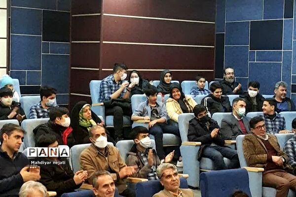 برگزاری نشست‌هایی صمیمانه با اولیای دانش‌آموزان در دبیرستان شهید بهشتی رودهن