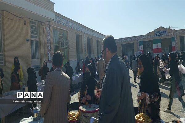 برپایی بازارچه محلی به‌مناسبت هفته معرفی مشاغل در مدارس شادگان