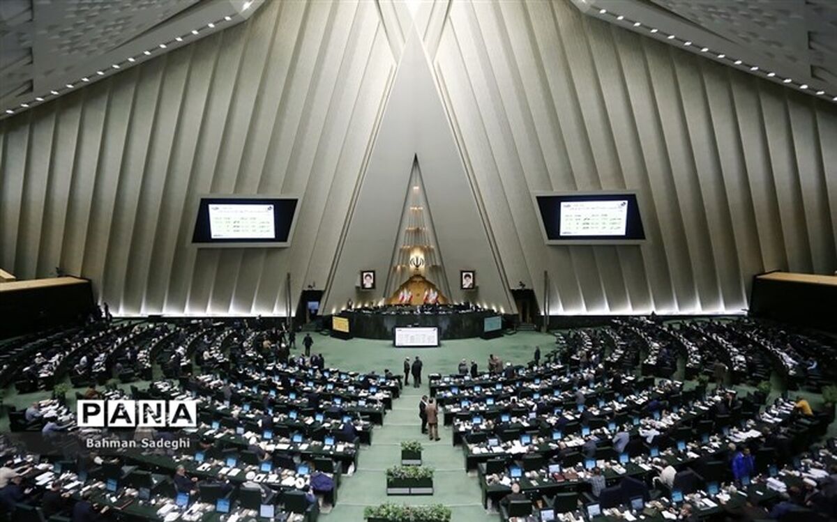 مجلس نشست غیرعلنی تشکیل داد؛ بررسی وضعیت بازار ارز با حضور مخبر و خاندوزی