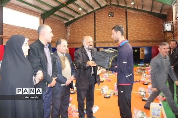 برگزاری آیین توزیع اقلام ورزشی و بهداشتی در مدارس شهرستان فیروزکوه