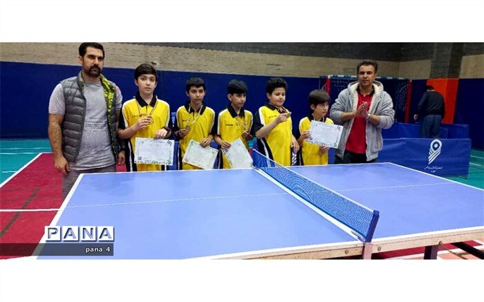 تیم منتخب دانش‌آموزان پسر منطقه 4 بر سکوی اول مسابقات تنیس روی میز ایستادند