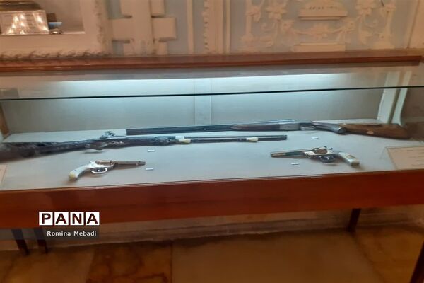 بازدید دانش‌آموزان آموزشگاه الزهرا(س) اسلامشهر از کاخ گلستان
