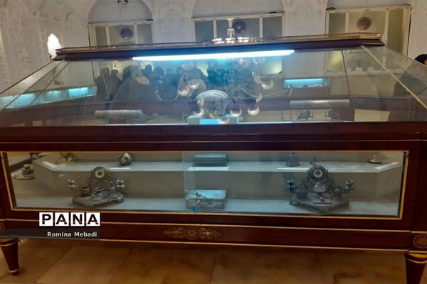 بازدید دانش‌آموزان آموزشگاه الزهرا(س) اسلامشهر از کاخ گلستان